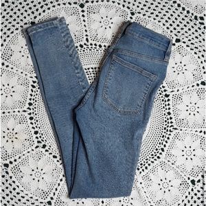 Free People high rise super stretch skinny jeans ripped knee